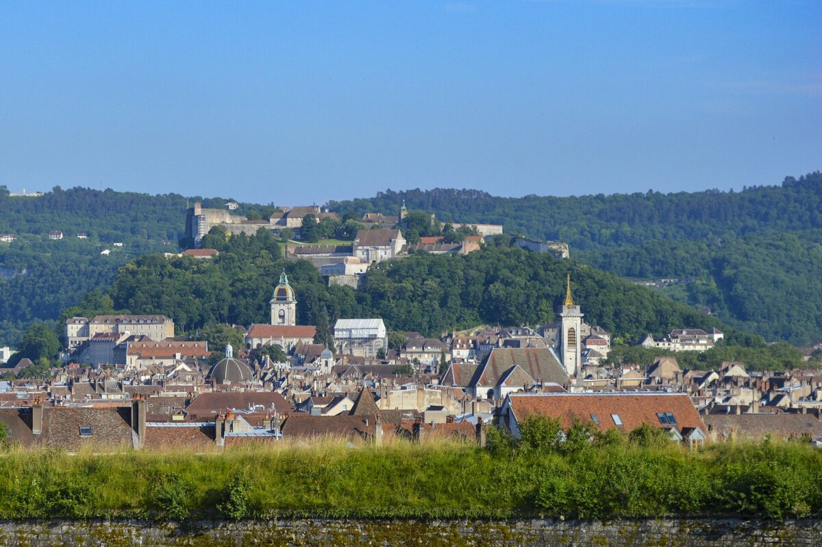 Prix à Besançon en octobre 2026, les maisons montent seules